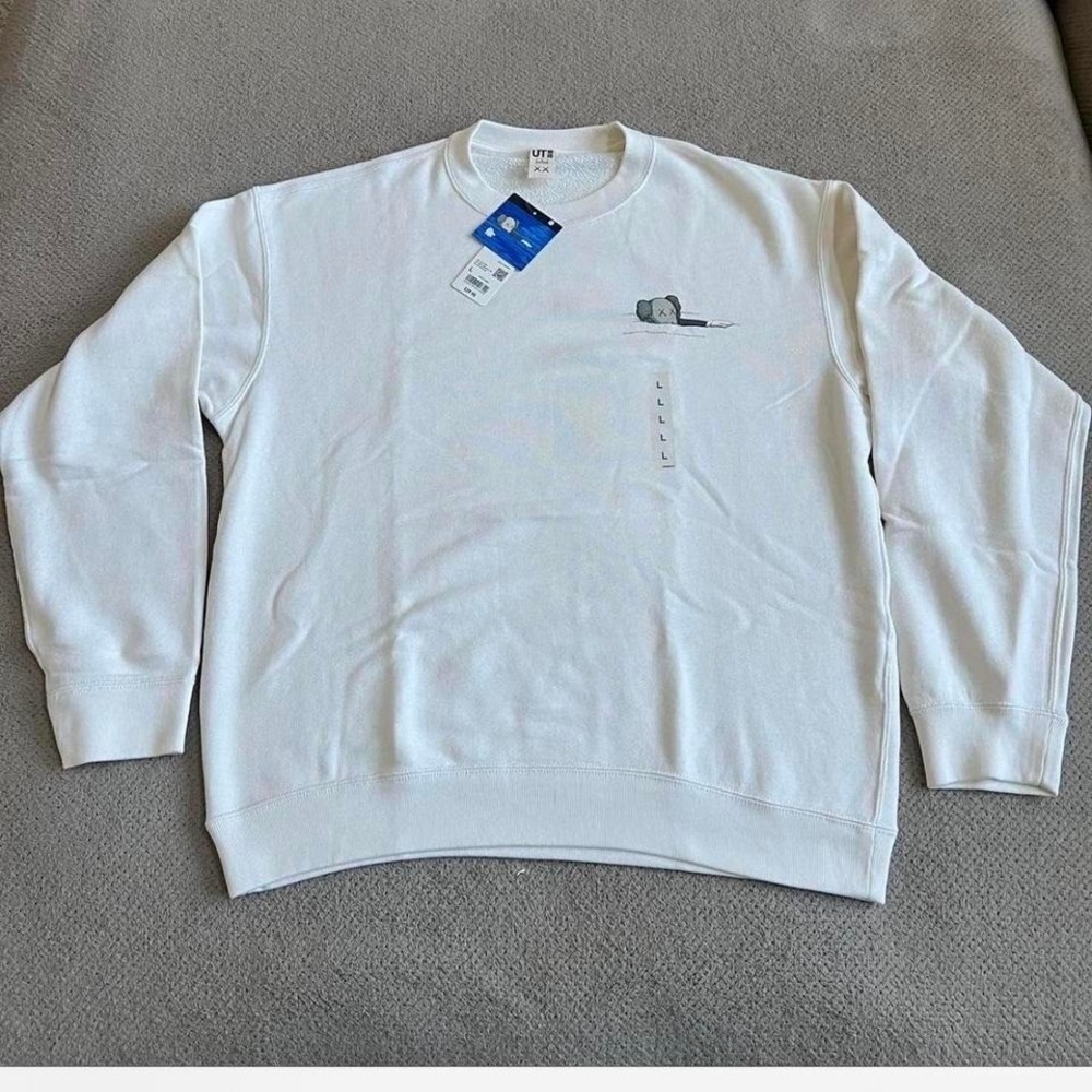 Kaws Uniqlo crewneck sweatshirt  Size‎ large